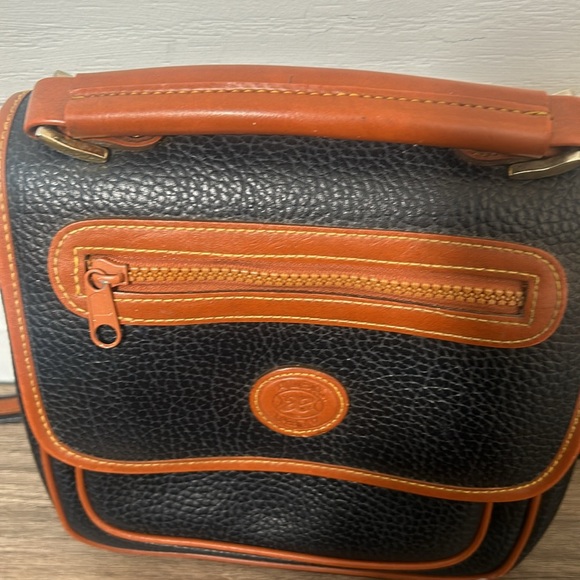 ALBA BUCKET CROSSBODY BLACK AND BROWN BAG - Picture 8 of 11